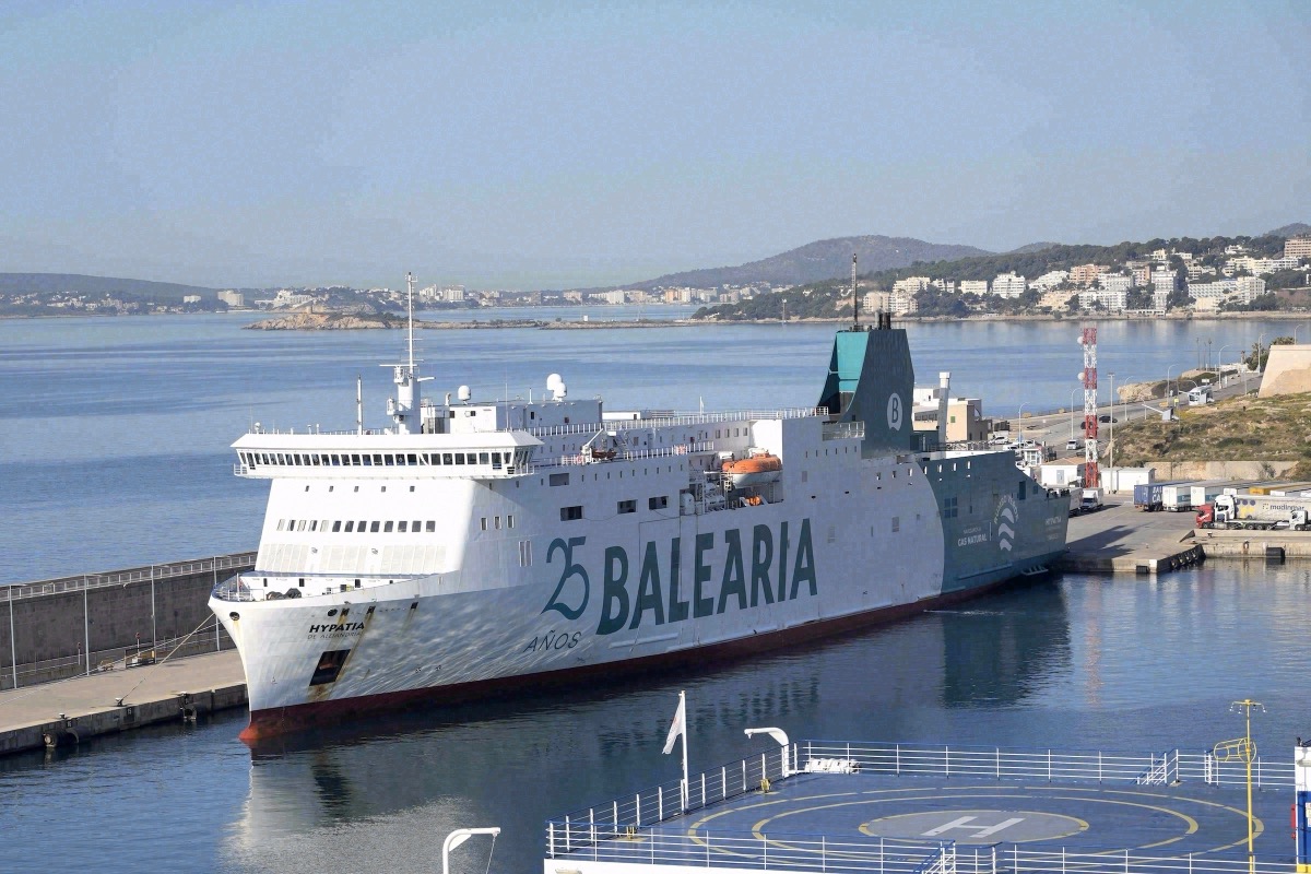 Fähren im Hafen von Palma