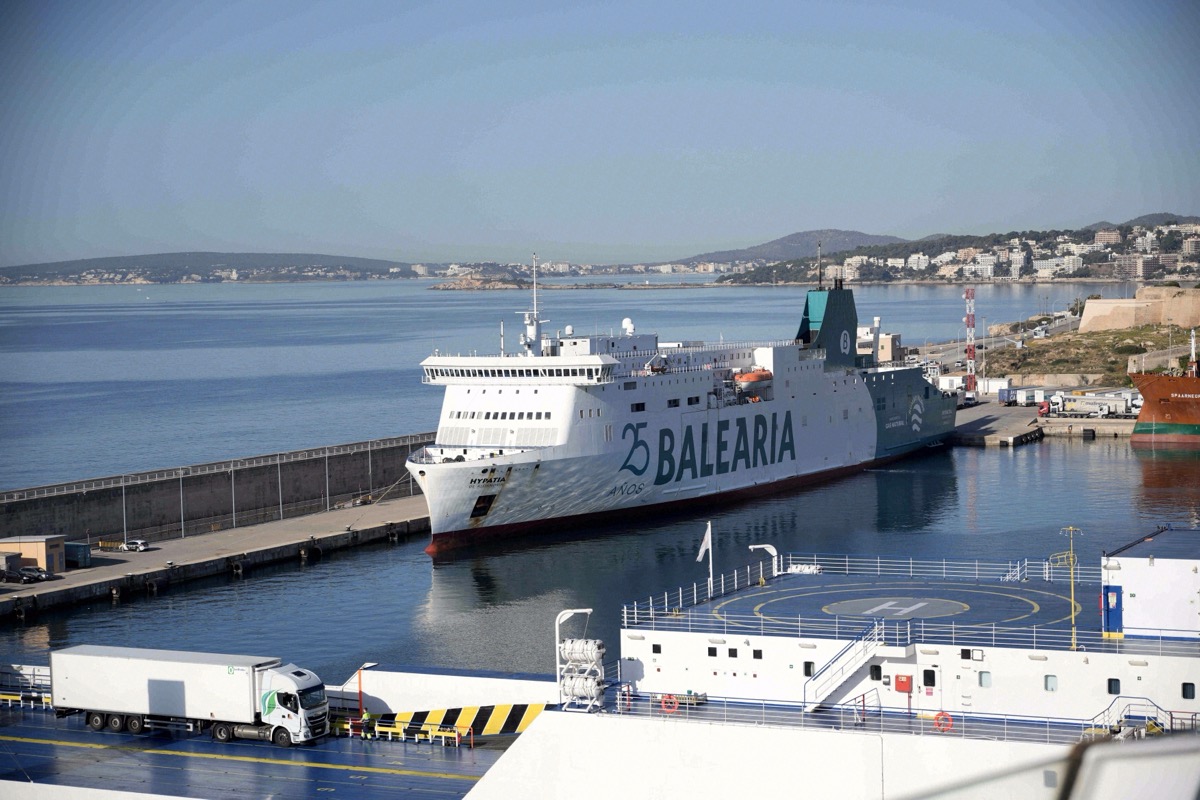 Die GNV-Fähre *Bridge* im Hafen von Palma de Mallorca